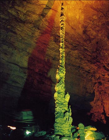 張家界國(guó)家森林公園、大峽谷、玻璃橋、鳳凰古城四日游